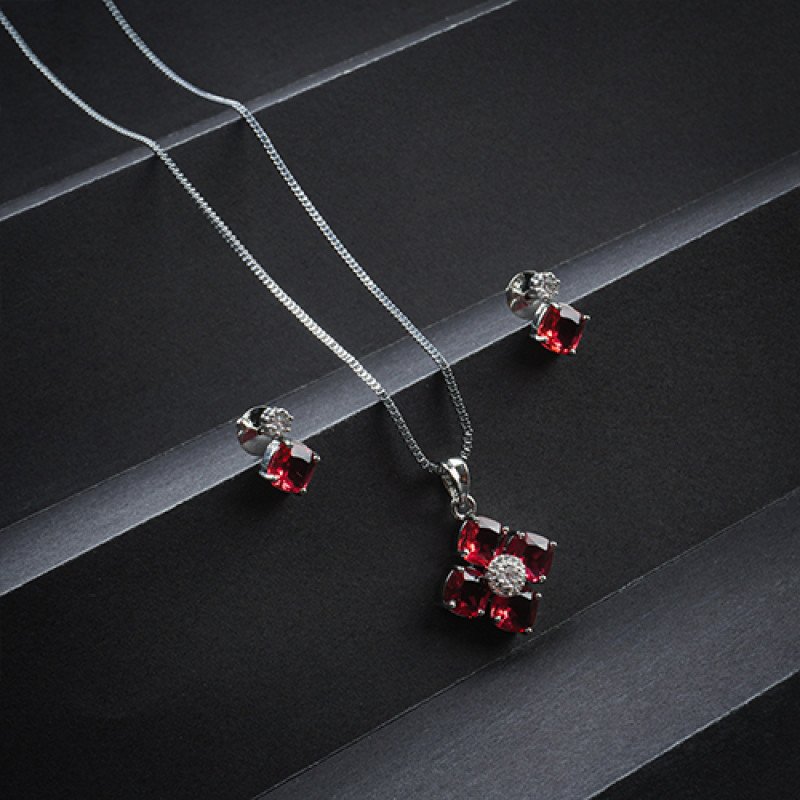 Sovereign Twist Pendant - Image 3