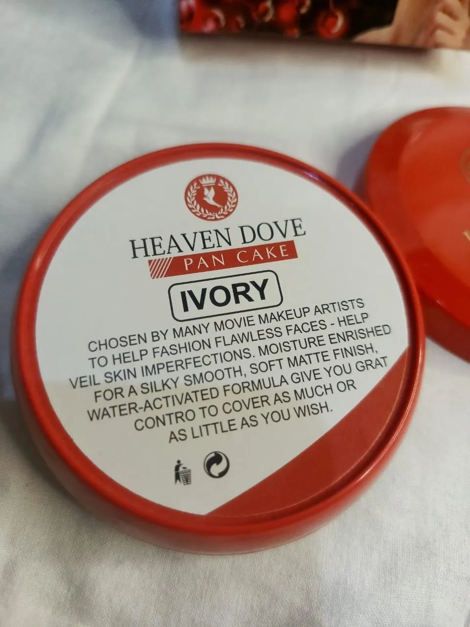 Heaven Dove Professional Makeup Pan Cake - Oil Control Foundation - Image 4